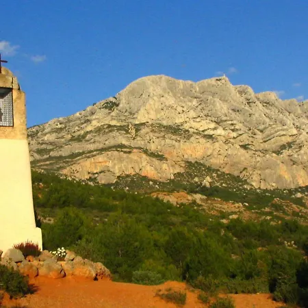 Luxurious In Aix En Provence With Jacuzzi Villa *