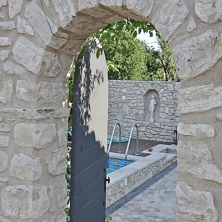 Luxurious In Aix En Provence With Jacuzzi
